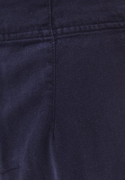 Tencel Pantolon ve V Yaka Tişört Kombini