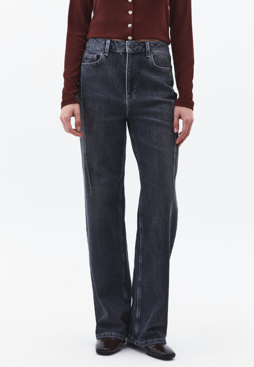 Denim Pantolon ve Düğmeli Bluz Kombini