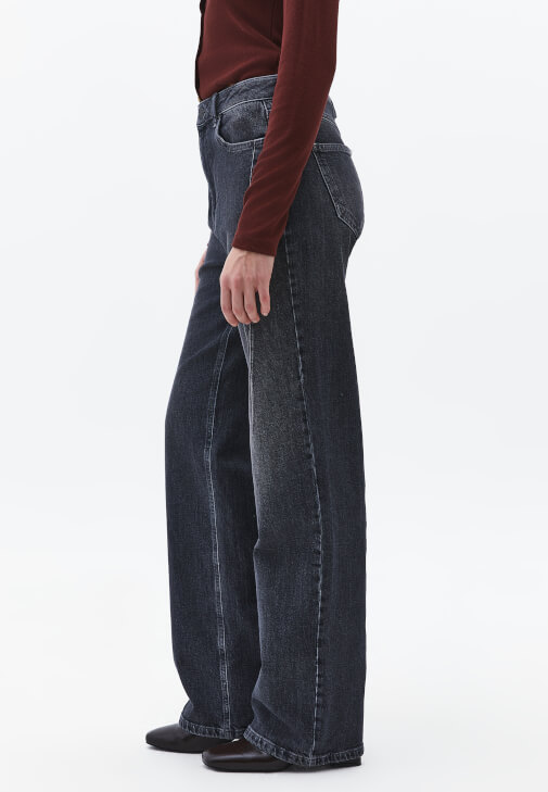 Denim Pantolon ve Düğmeli Bluz Kombini