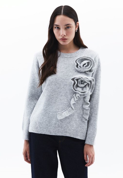 Gül Detaylı Kazak ve Pantolon Kombini