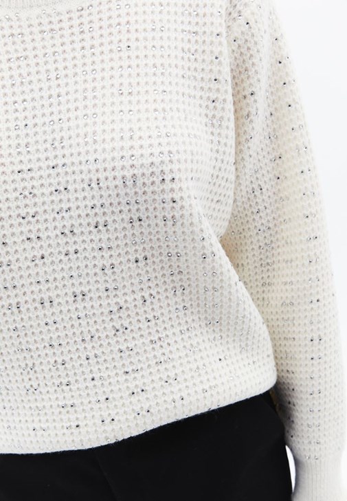 Taş Detaylı Kazak ve Wide-Leg Pantolon Kombini