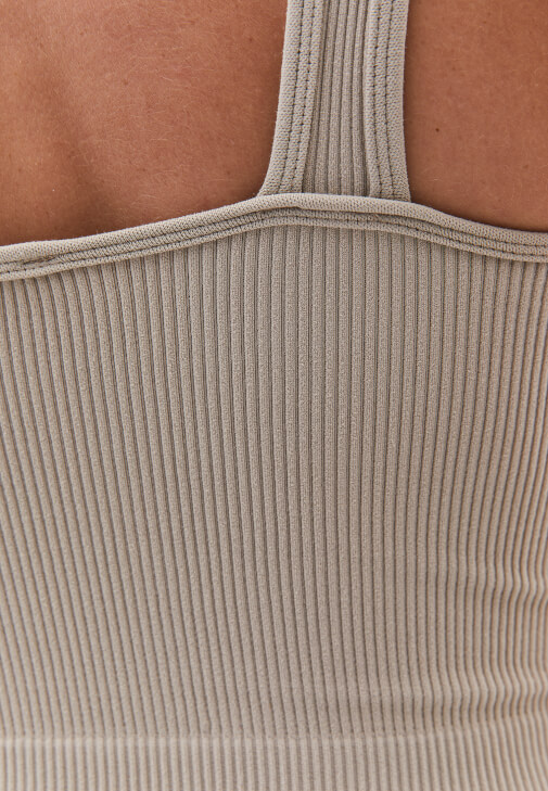 Seamless Crop Atlet ve Barrel-Fit Pantolon Kombini