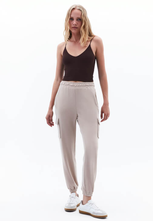 Askılı Atlet ve Modal Jogger Pantolon Kombini