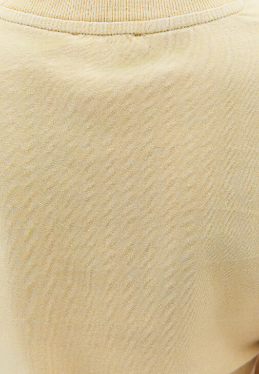 Baskılı Tişört ve Kısa Şort Kombini