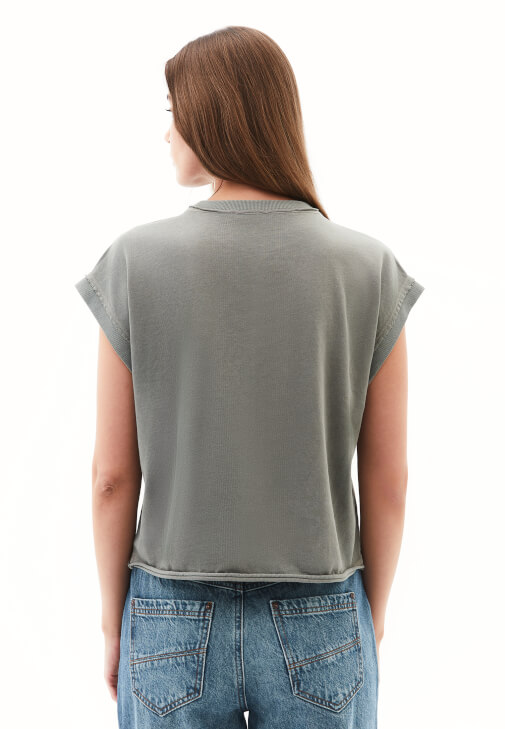 Pamuklu Tişört ve Bootcut Denim Kombini