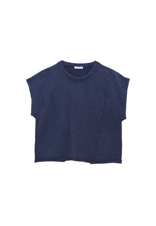 Sıfır Yaka Tişört ve Bol Paça Denim Pantolon Kombini