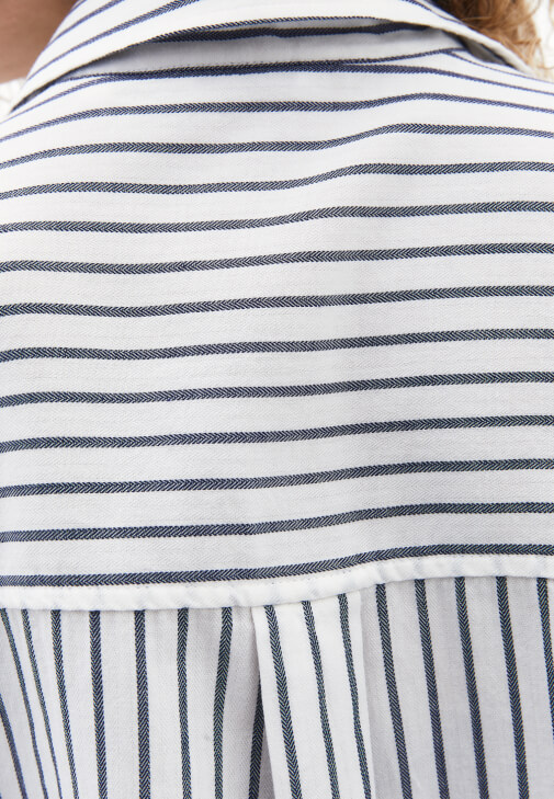 Çizgili Gömlek ve Orta Bel Pantolon Kombini