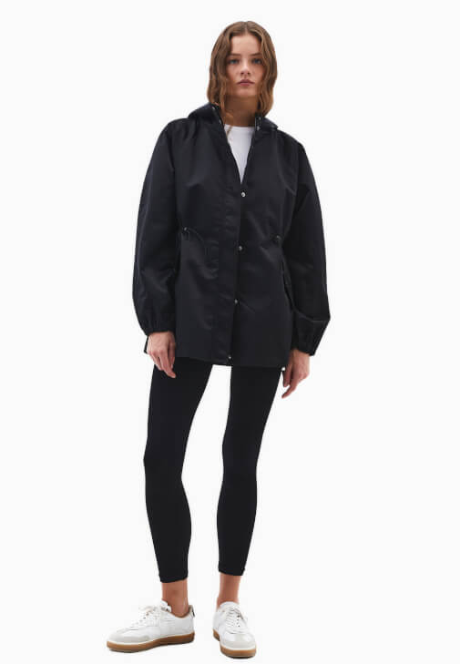 Yağmurluk ve Tayt Kombini