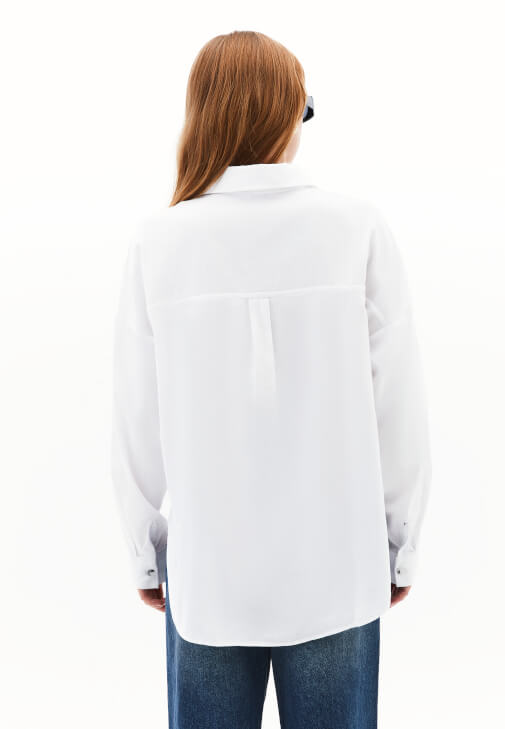 Cepli Gömlek ve Orta Bel Pantolon Kombini