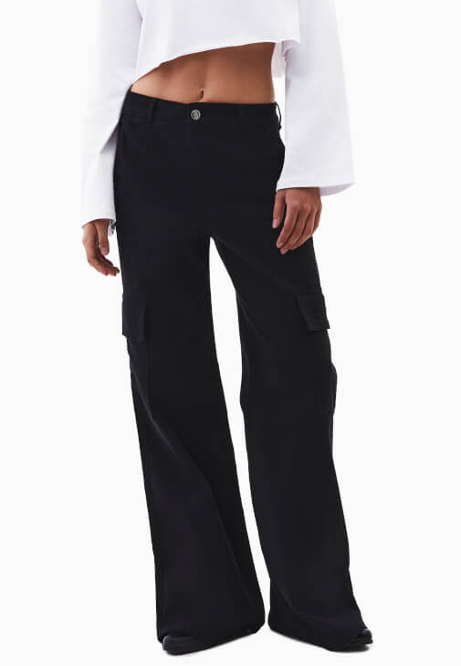 Kargo Cepli Pantolon ve Tişört Kombini