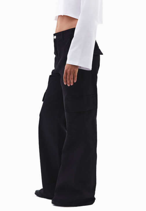 Kargo Cepli Pantolon ve Tişört Kombini