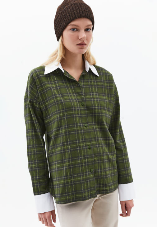 Pamuklu Gömlek ve Bootcut Pantolon Kombini