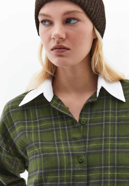 Pamuklu Gömlek ve Bootcut Pantolon Kombini