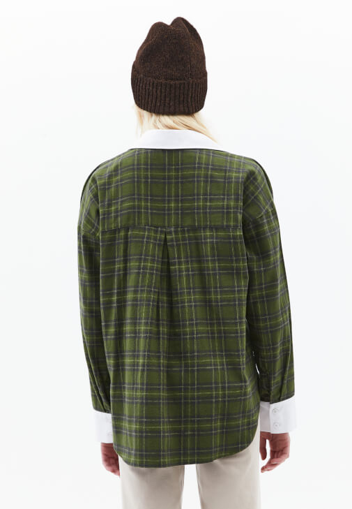 Pamuklu Gömlek ve Bootcut Pantolon Kombini