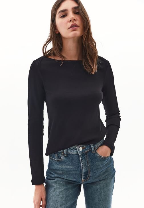 Siyah Pamuklu Bot Yaka Tişört