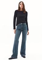 Bayan Siyah Pamuklu Bot Yaka Tişört