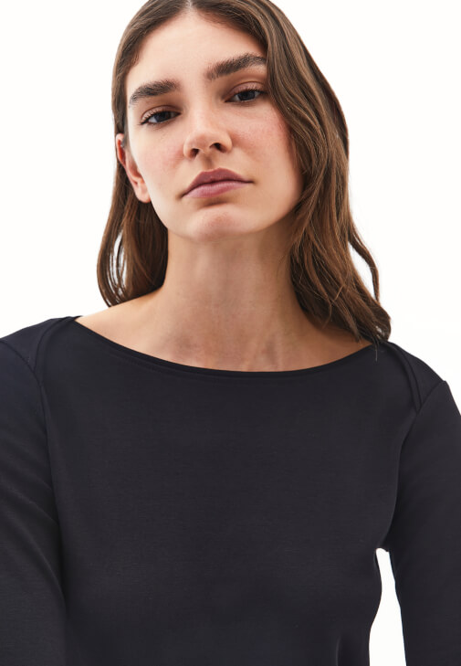 Pamuklu Bot Yaka Tişört - Görsel 3