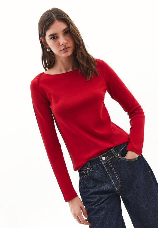 Kırmızı Pamuklu Bot Yaka Tişört