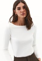 Bayan Krem Pamuklu Bot Yaka Tişört