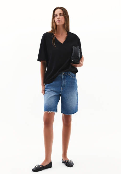 Oversize Tişört ve Bermuda Şort Kombini