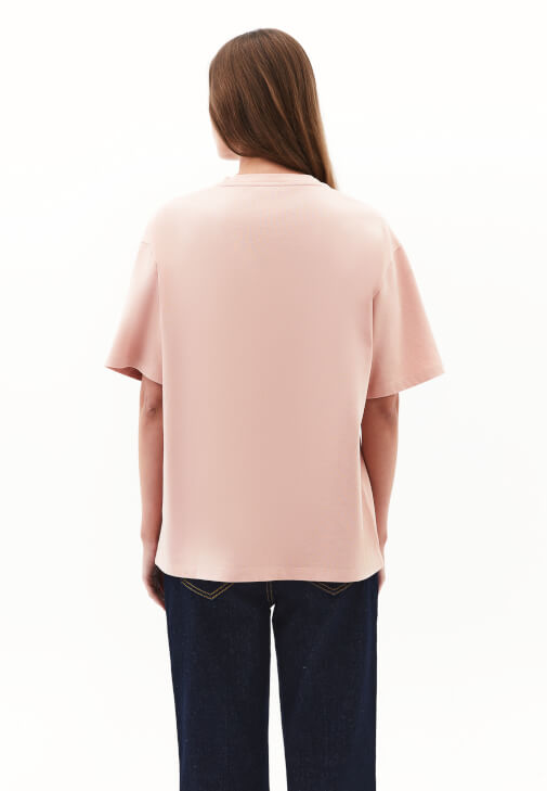 Oversize Tişört ve Denim Pantolon Kombini