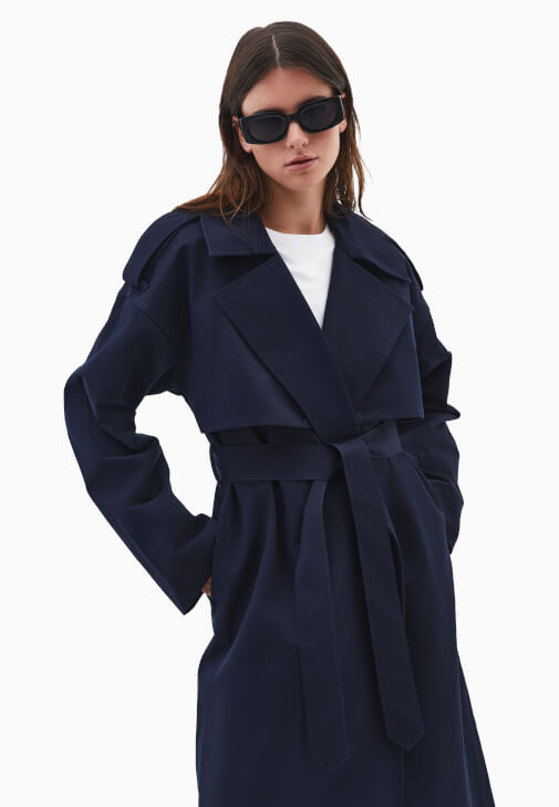 Trençkot ve Etek Kombini