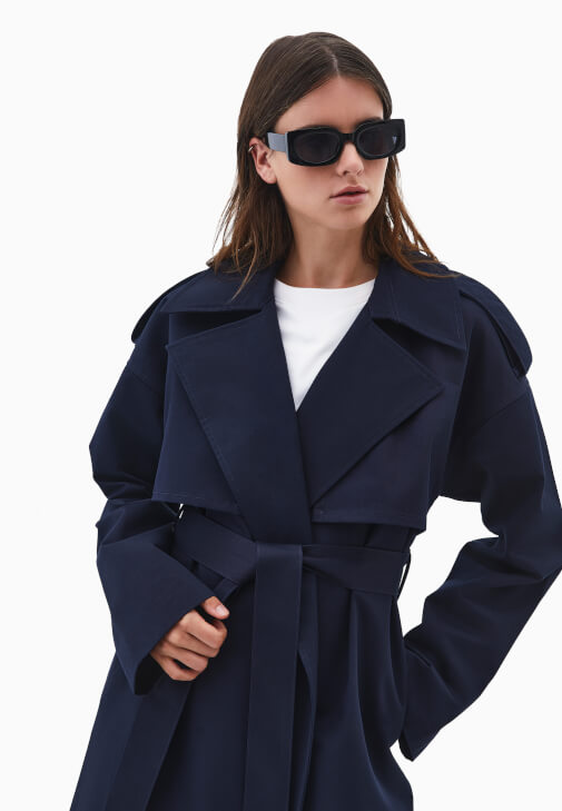 Trençkot ve Etek Kombini