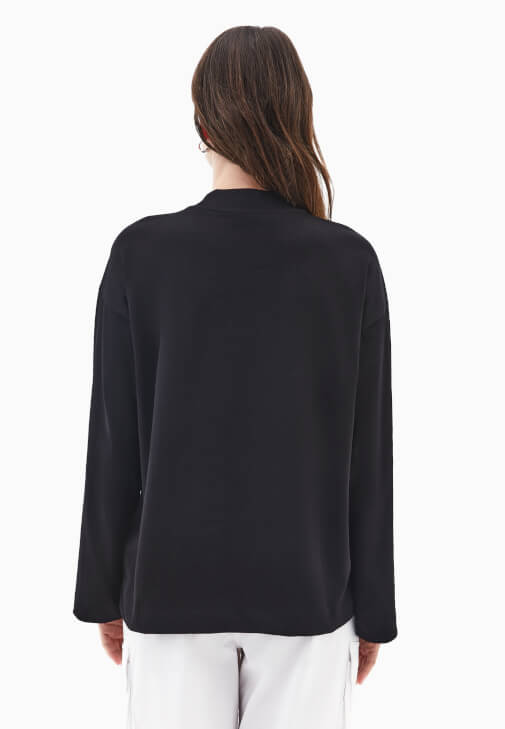 Pamuklu Tişört ve Kargo Pantolon Kombini