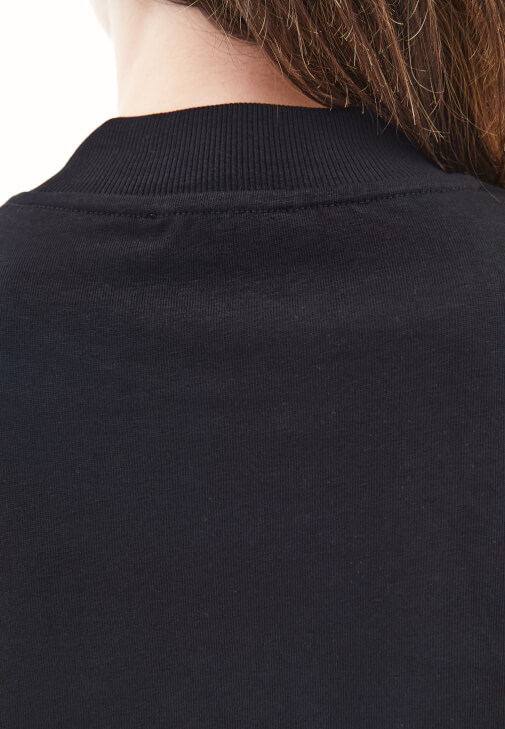 Pamuklu Tişört ve Kargo Pantolon Kombini