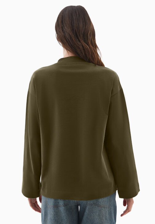 Oversize Tişört ve Orta Bel Pantolon Kombini