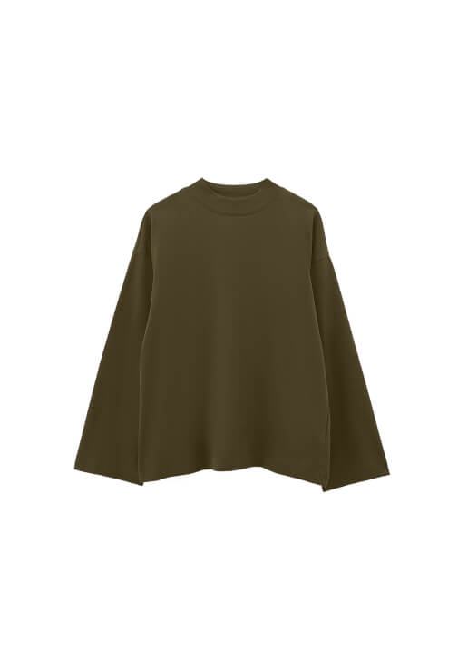 Oversize Tişört ve Orta Bel Pantolon Kombini