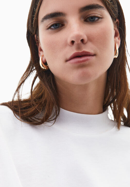 Pamuklu Tişört ve Pamuklu Pantolon Kombini