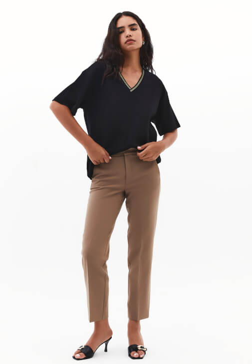 Oversize Tişört ve Slim-Fit Pantolon Kombini