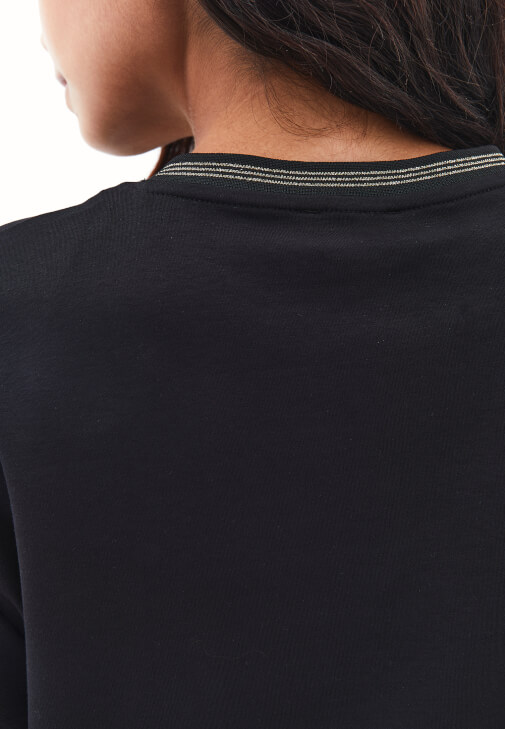 Oversize Tişört ve Slim-Fit Pantolon Kombini