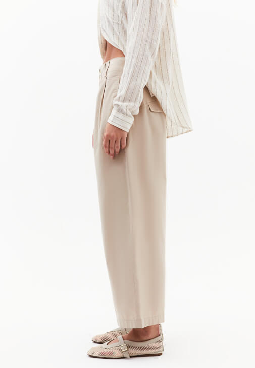 Baggy-Fit Pantolon ve Cepli Gömlek Kombini