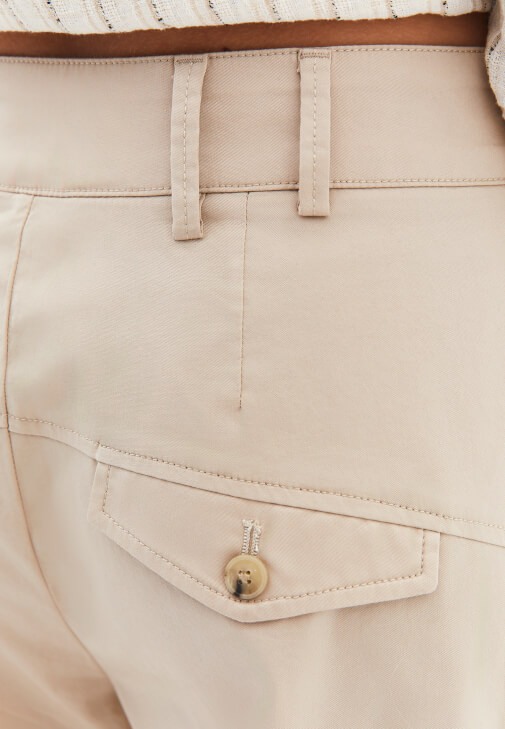 Baggy-Fit Pantolon ve Cepli Gömlek Kombini