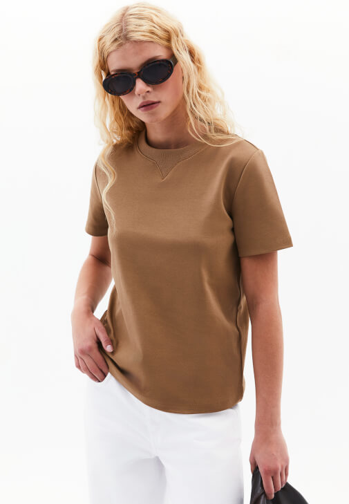 Pamuklu Tişört ve Flare Pantolon Kombini