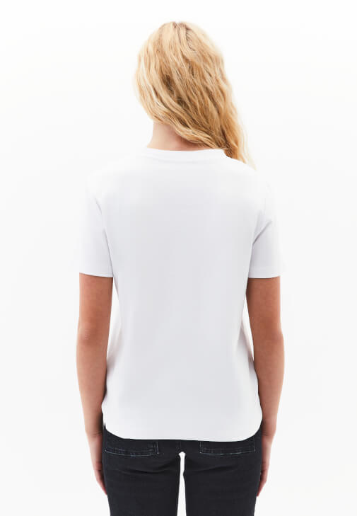 Pamuklu Tişört ve Taşlı Flare Pantolon Kombini