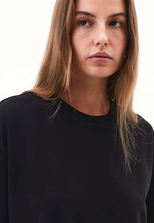 Sıfır Yaka Oversize Tişört ve Pantolon Kombini