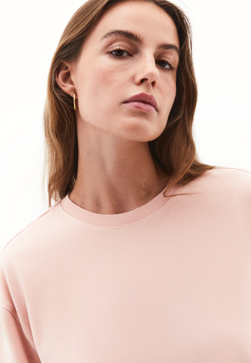 Sıfır Yaka Oversize Tişört ve Kargo Pantolon Kombini