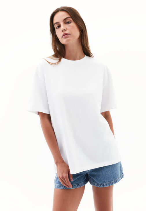 Sıfır Yaka Tişört ve Tencel Şort Kombini