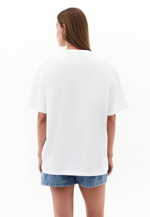 Sıfır Yaka Tişört ve Tencel Şort Kombini