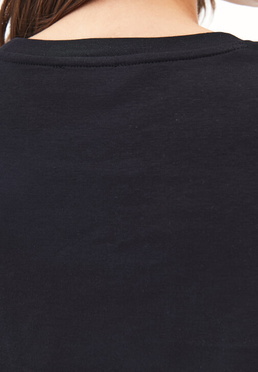 Oversize Tişört ve Wide-Leg Denim Kombini