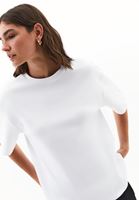 Yüksek Bel Denim ve Oversize Tişört Kombini