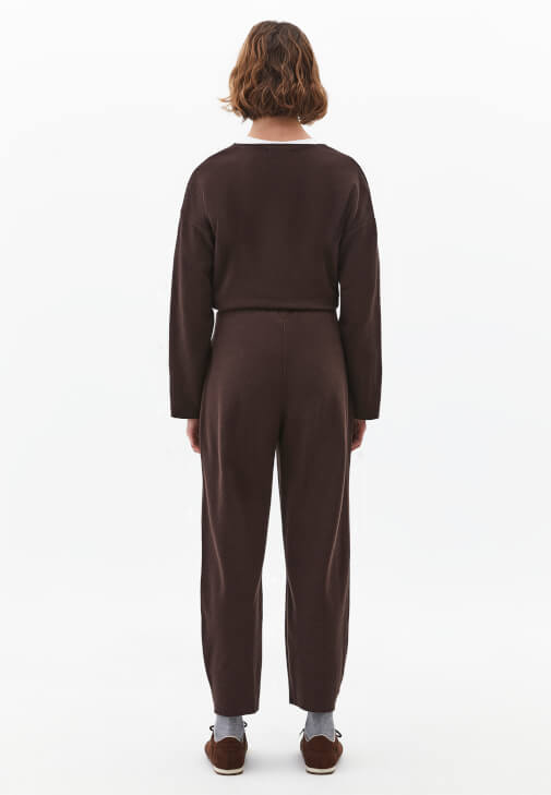 Barrel-Fit Pantolon ve Uzun Kaban Kombini