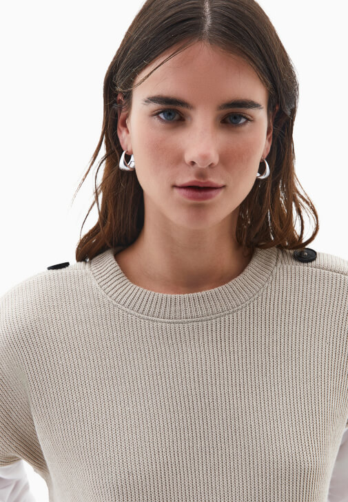 Gömlek Detaylı Kazak ve Bol Paça Pantolon Kombini