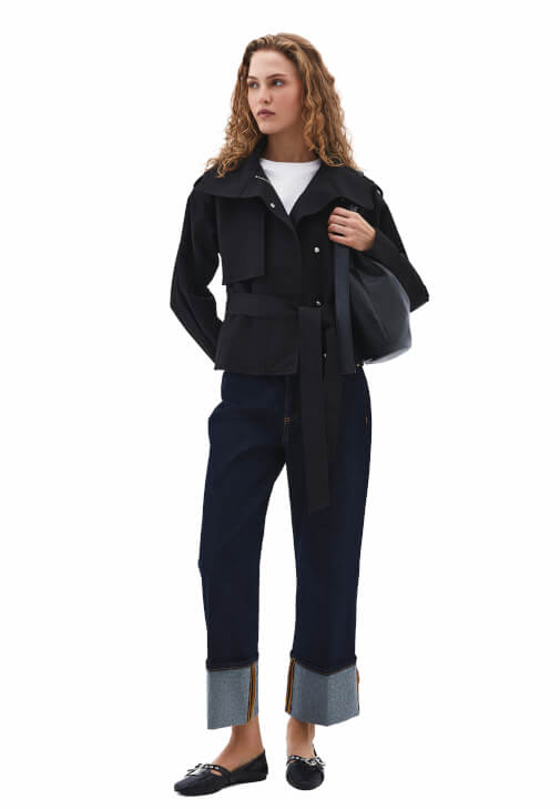 Kemerli Oversize Trençkot ve Denim Kombini