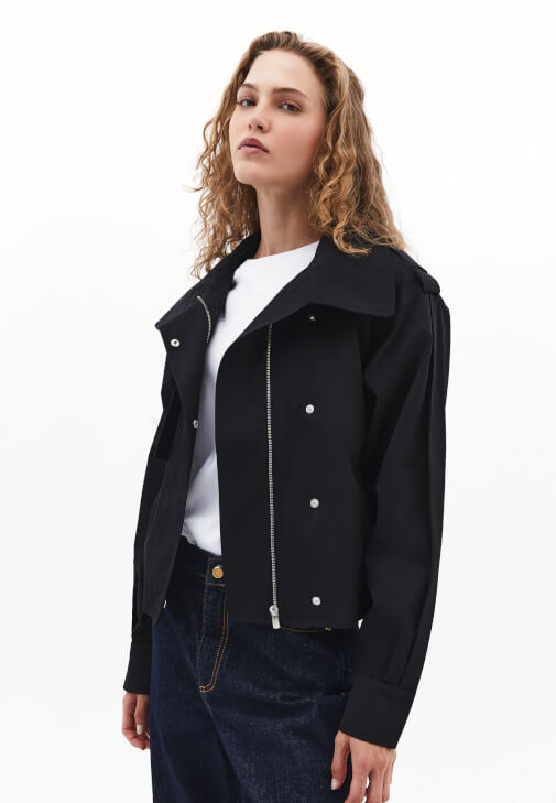 Kemerli Oversize Trençkot ve Denim Kombini