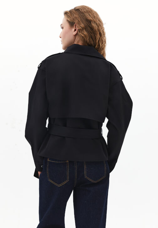 Kemerli Oversize Trençkot ve Denim Kombini