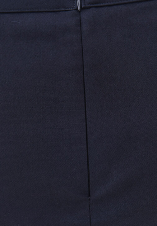 Kemer Detaylı Etek ve Kazak Kombini